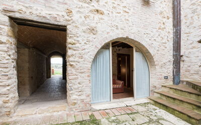 Accommodation:&nbsp;Double Bedroom