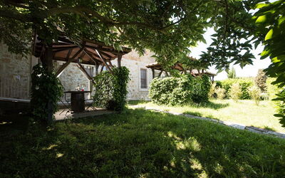 Accommodation:&nbsp;Double Bedroom
