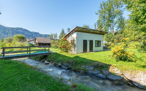 Pacher: Plant, Sky, Building, Water, Window, Natural Landscape, Tree, House, Land Lot, Mountain