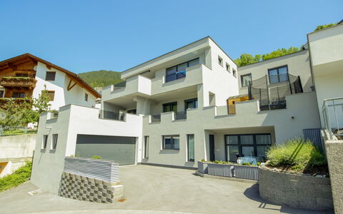 Isiliving: Property, Residential Area, House, Home, Building, Real Estate, Neighbourhood, Architecture, Estate, Town