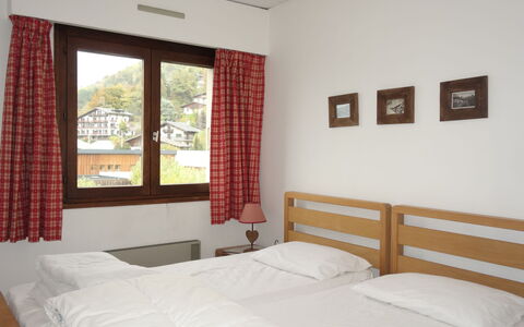 Fleurs des Alpes: Furniture, Property, Comfort, Window, Building, Wood, Interior Design, Shade, Bed