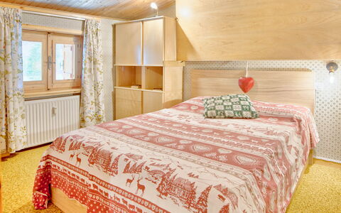 The Twins Apartment - Champoluc: Bedroom, Bed, Room, Furniture, Bed Sheet, Property, Bed Frame, Bedding, Interior Design, Mattress