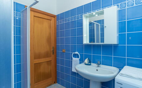 Trebbiano: Mirror, Plumbing Fixture, Sink, Property, Tap, Bathroom Sink, Blue, Purple, Bathroom, Azure