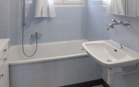 Chalet Clairval: Bathtub, Plumbing Fixture, Tap, Property, Window, Bathroom, Shower, Rectangle