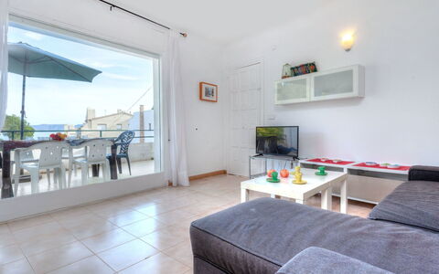 Cap Ras: Property, Room, Furniture, Building, Real Estate, Interior Design, House, Floor, Apartment, Bedroom