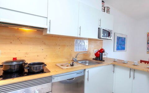 Cap Ras: Property, Kitchen, Room, Countertop, Cabinetry, Furniture, House, Real Estate, Building, Interior Design
