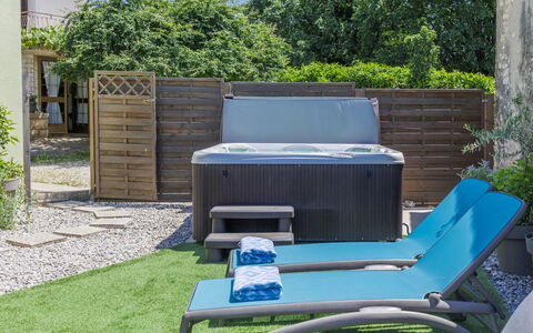 Ana: Plant, Property, Outdoor Furniture, Grass, Shade, Outdoor Bench, Brick, Brickwork, Real Estate, Residential Area