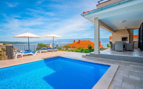 Vali 1: Water, Sky, Plant, Cloud, Property, Swimming Pool, Azure, Building, Shade, Outdoor Furniture