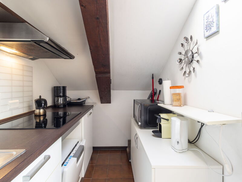 Accommodation:&nbsp;13 100.2