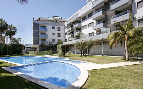 Marina Raset: Building, Plant, Sky, Water, Property, Window, Tree, Swimming Pool, Urban Design, Architecture