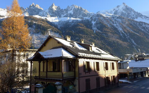 Le Chalet Suisse: Property, Building, Furniture, Comfort, Azure, Interior Design, Window, Wood, Bed Frame, Pillow