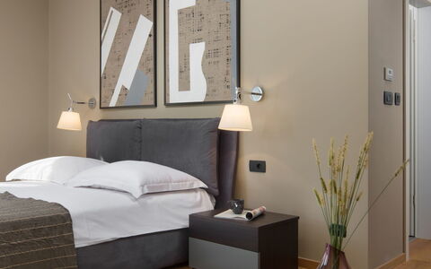 Oliva 1: Bedroom, Furniture, Room, Bed, Interior Design, Bed Frame, Property, Bed Sheet, Mattress, Wall