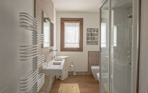 Villa la Vena: Room, Property, Floor, Building, Interior Design, Architecture, Wall, House, Bathroom, Real Estate