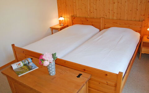 Aiguilles Dorées Iii 2: Furniture, Bed, Bedroom, Room, Bed Frame, Mattress, Property, Bed Sheet, Nightstand, Mattress Pad