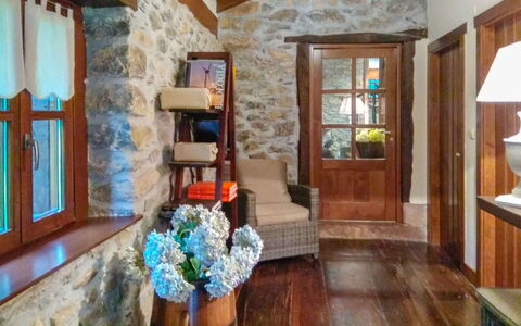 Uxaneko-Errota: Room, Property, Building, Furniture, House, Interior Design, Home, Real Estate, Ceiling, Floor