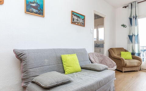 Geranis: Furniture, Interior Design, Flooring, Floor, Couch, Wood, Room, Apartment, Living Room, Textile