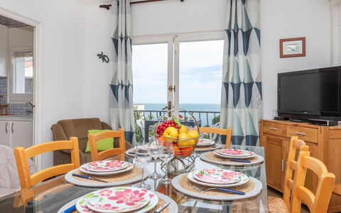 Geranis: Furniture, Chair, Interior Design, Table, Flooring, Kitchen & Dining Room Table, Floor, Room, Sea, Dining Room