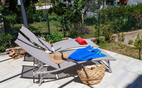 Geranis: Outdoor Furniture, Sunlounger, Furniture, Chaise Longue, Table, Leisure, Chair, Tree, Patio