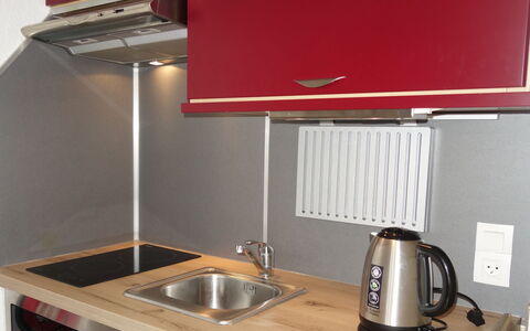 Le Sapin: Kitchen Sink, Countertop, Product, Kitchen, Tableware, Kitchen Appliance, Home Appliance, Sink, Tap, Kitchen Stove