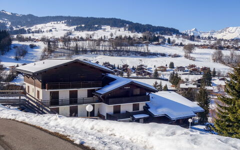 Le Sapin: Sky, Building, Snow, Mountain, Window, Cloud, House, Slope, Tree, Highland
