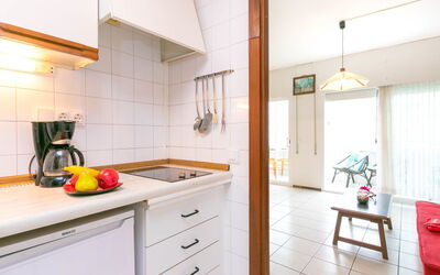Accommodation:&nbsp;Roses Holiday Center 940.11