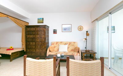 Accommodation:&nbsp;Roses Holiday Center 940.19