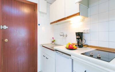 Accommodation:&nbsp;Roses Holiday Center 940.11