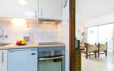 Accommodation:&nbsp;Roses Holiday Center 940.19