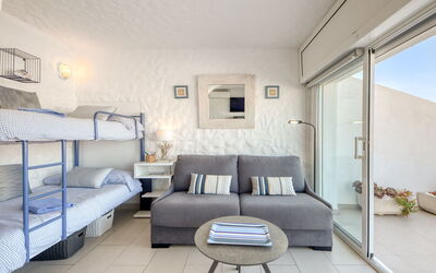 Accommodation:&nbsp;Roses Holiday Center 940.21