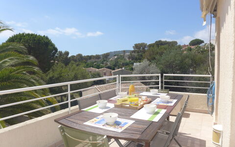 Les Mas de la Mer: Cloud, Sky, Table, Tableware, Furniture, Chair, Plant, Outdoor Furniture, Outdoor Table, Kitchen & Dining Room Table
