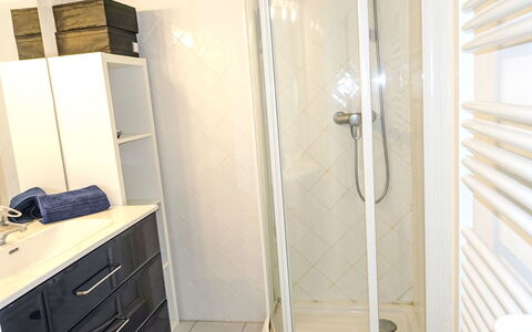 Les Mas de la Mer: Flooring, Plumbing Fixture, Floor, Interior Design, Bathroom, Plumbing, Room, Bathroom Sink, Tap, Sink