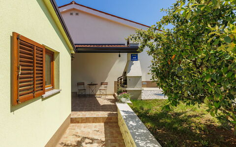 Branka: Wall, Architecture, Residential Area, Home, House, Composite Material, Door, Cottage, Shade, Garden