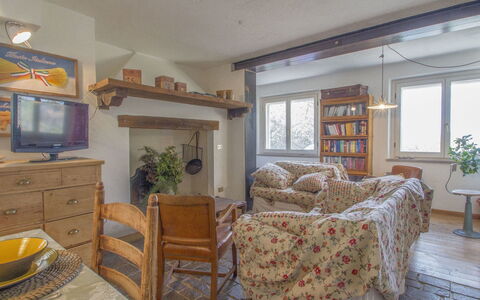 Paradiso: Property, Room, Furniture, Living Room, Building, Interior Design, Ceiling, House, Home, Real Estate