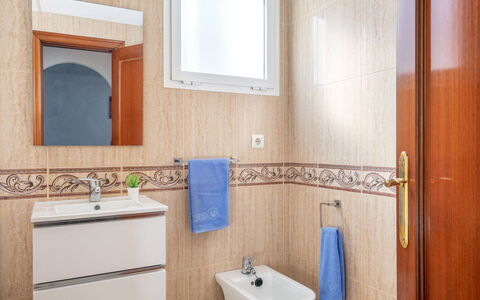 Los Nadales: Brown, Mirror, Property, Plumbing Fixture, Tap, Building, Window, Sink, Bathroom, Azure
