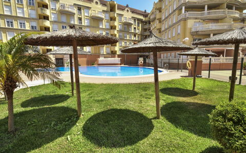 Jardines del Montgo: Water, Building, Plant, Property, Window, Sky, Swimming Pool, Shade, Tree, House