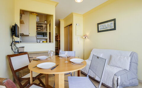 Arcachon 198: Room, Property, Furniture, Building, Living Room, Interior Design, Table, Yellow, House, Real Estate