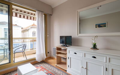 Accommodation:&nbsp;La Houle 198.3