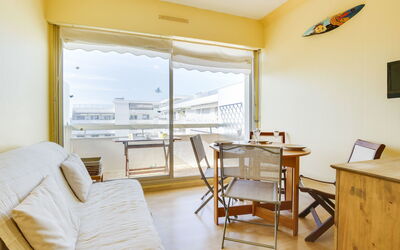 Accommodation:&nbsp;La Houle 198.2