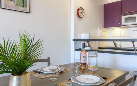 Arcachon 376: Table, Furniture, Plant, Property, Tableware, Building, Interior Design, Picture Frame, Lighting, Wood