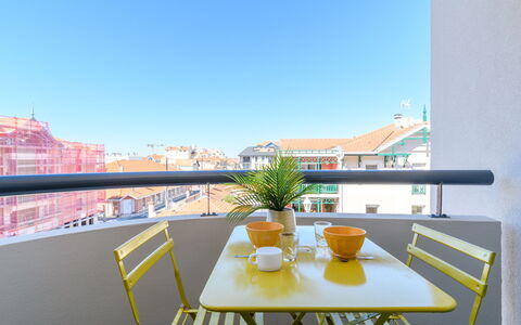 Arcachon 376: Table, Sky, Furniture, Building, Window, Interior Design, Tableware, Flowerpot, Chair, Plant