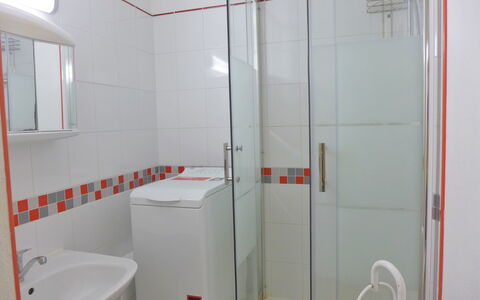 Hego Alde: Bathroom, Room, Property, Architecture, Plumbing Fixture, Tile, Real Estate, House, Door, Glass