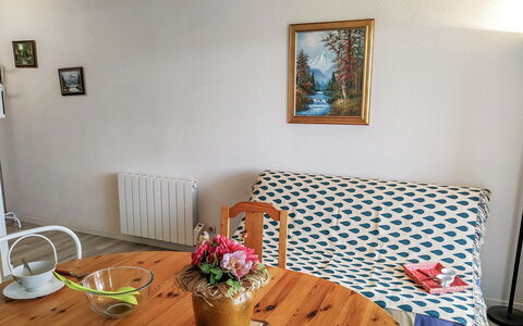 Hego Alde: Table, Tableware, Furniture, Property, Picture Frame, Plant, Building, Wood, Lighting, Living Room