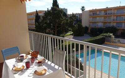 Le Lavandou 330: Table, Food, Sky, Furniture, Property, Building, Plant, Tableware, Chair, Fence
