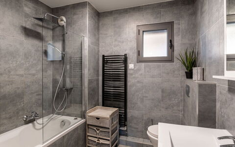 Porto Vecchio 120: Property, Shower Head, Bathtub, Building, Shower Bar, Plumbing Fixture, Bathroom, Shower, Shower Panel, Plant