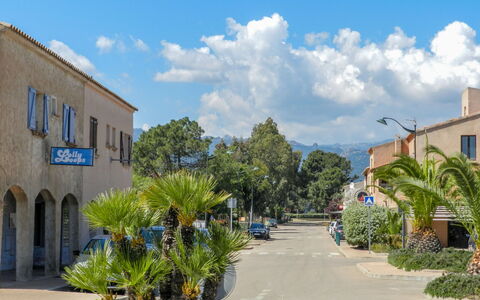 St Cyprien Plage: Cloud, Sky, Plant, Building, Window, Tree, Arecales, Urban Design, House, Residential Area