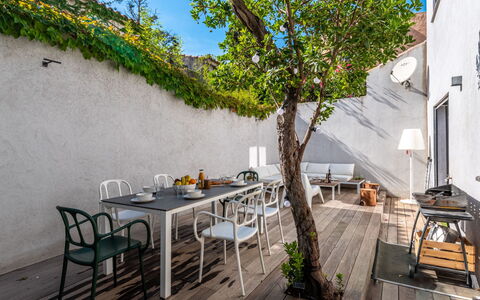 St Cyprien Plage: Table, Furniture, Property, Plant, Azure, Chair, Sky, Outdoor Furniture, Wood, Architecture
