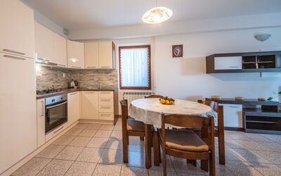 Accommodation:&nbsp;Nives 106.1