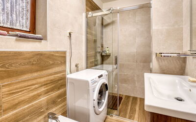 Accommodation:&nbsp;Nives 106.1