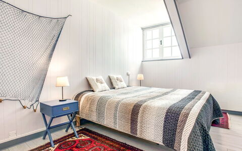 Les Figuiers: Bedroom, Bed, Furniture, Room, Bed Sheet, Bedding, Property, Bed Frame, Interior Design, Suite