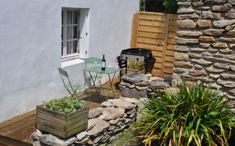 Les Figuiers: Wall, Property, Stone Wall, Yard, House, Rock, Landscape, Building, Backyard, Grass
